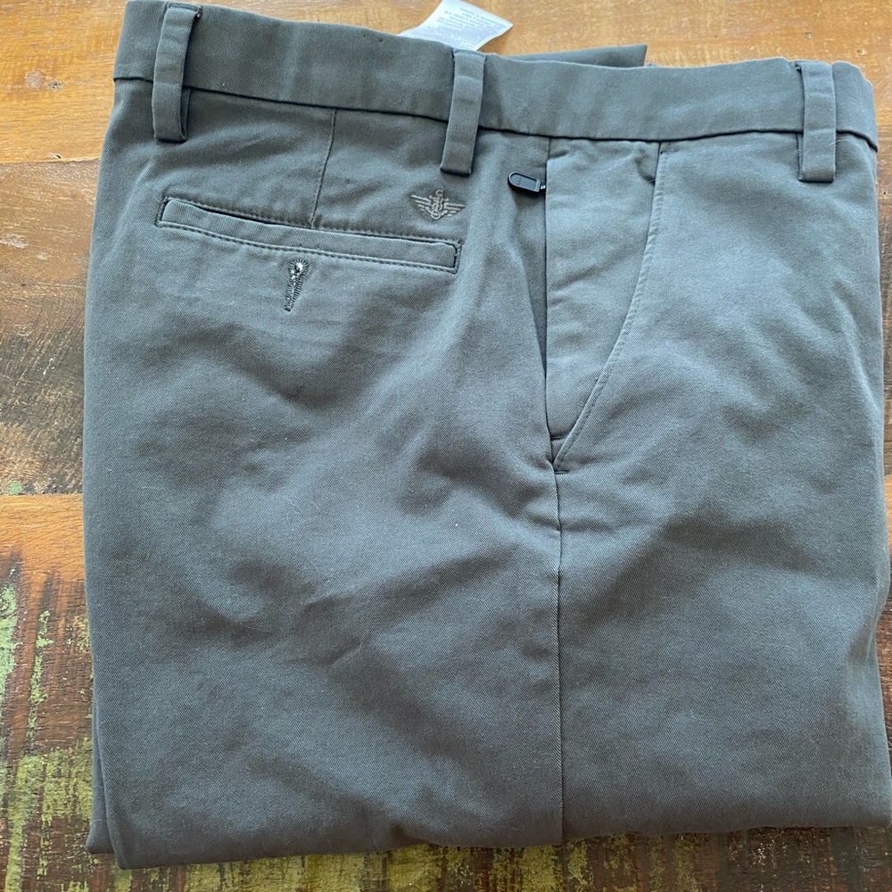 Men's Dockers 34x34 Straight fit NWOT